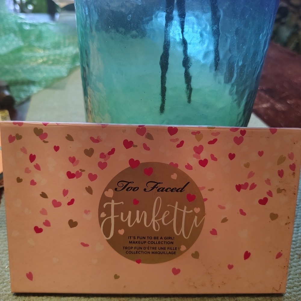 Too Faced Eyeshadow Palette - Multicolor - Picture 2 of 6